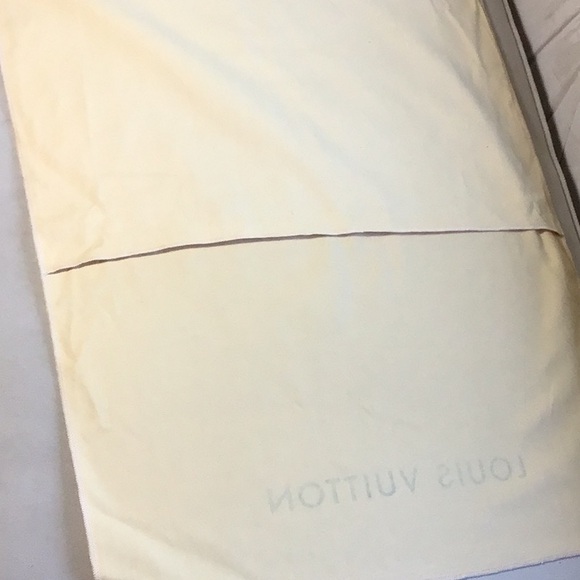 Authentic Louise Vuitton Gift Box, dustcover/bag medium - Picture 6 of 11